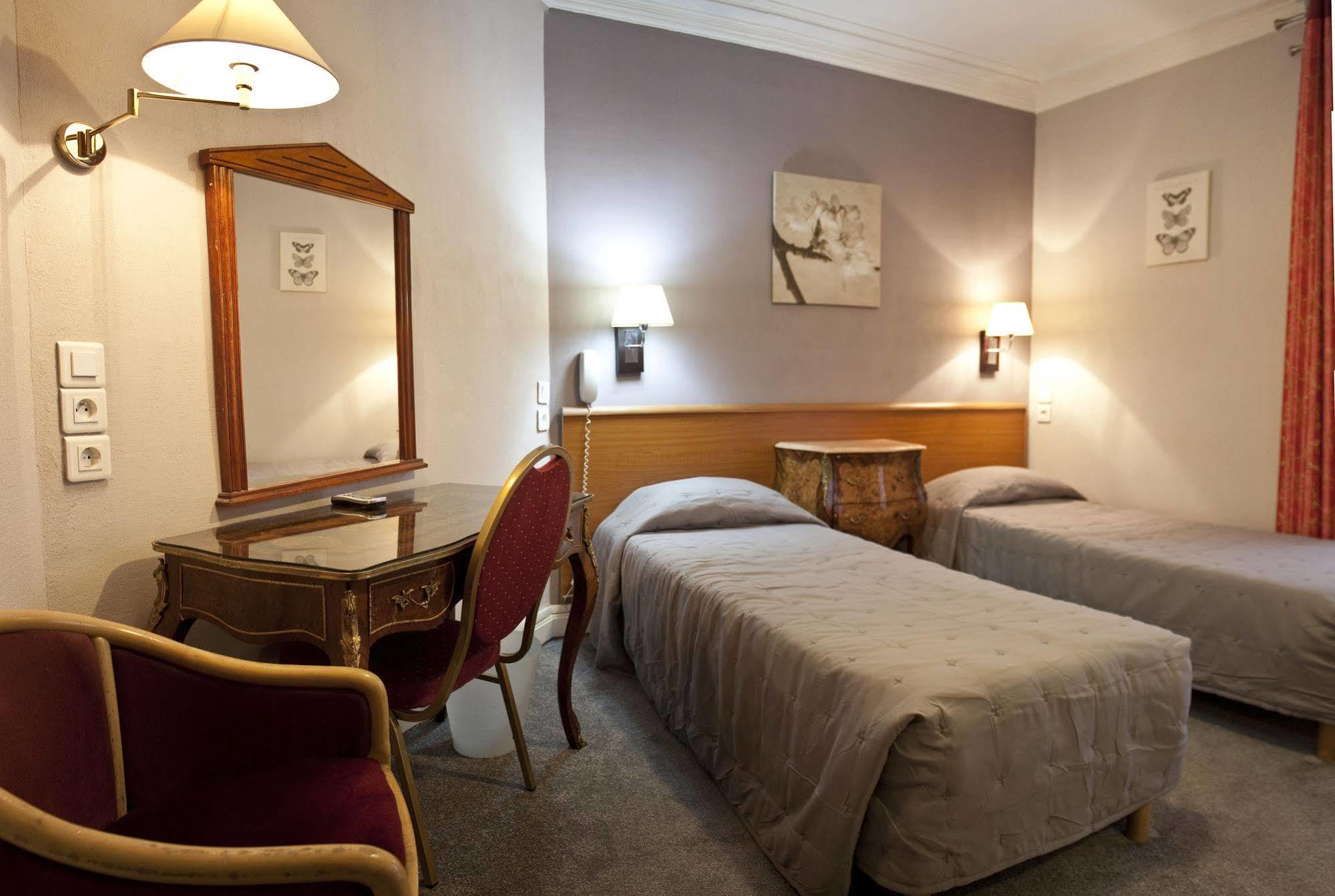 Hotel Hippodrome Paris Exteriör bild